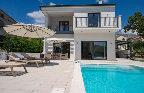 Villa Nacle with Heated Pool and Large Playground near Omis and Split - Photo 38