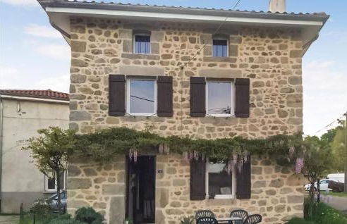 2 Bedroom Awesome Home In Bas-En-Basset - Foto 1