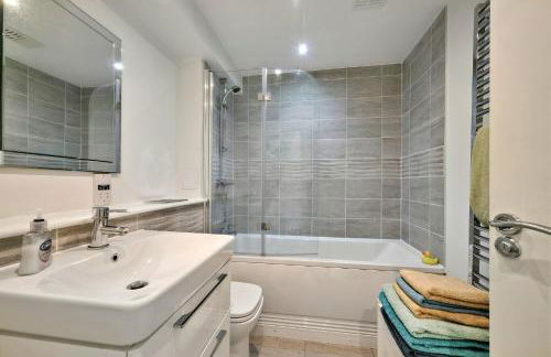 Finest Retreats - Riverside View - Photo 15