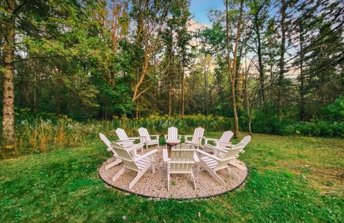 Cozy Retreat HotTub, FirePit, Arcade Fun & Dogs! - Foto 66