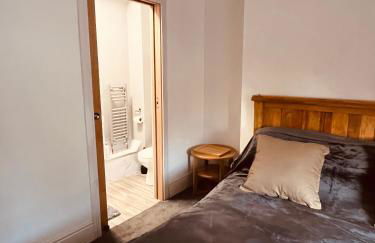 Spacious 5 Bedroom Home in Central Kidderminster with Private Parking and Electric Vehicle Facilities, Easy Access to Birmingham and Nearby Towns - Foto 29