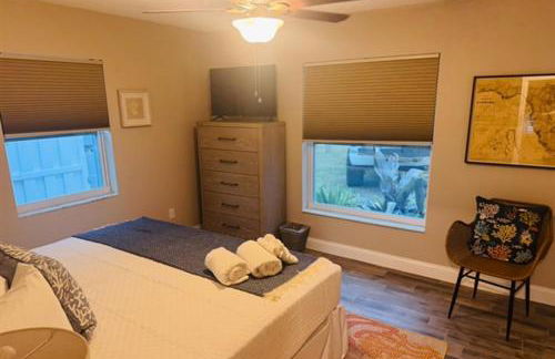 Gorgeous vacation home on the water with heated pool and sand! - Foto 7