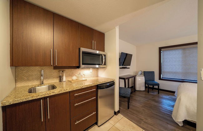 Sunrise Ridge Waterfront Resort - Photo 32