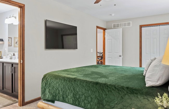 Maple Oasis by Avantstay Newly Built w/ Hot Tub, Game Room & Fire Pit - Foto 112