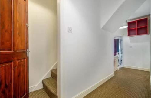 The Red Retreat, 7 Beds, Garden, Free Parking, Contractors, Fast Wifi, Smart TV - Foto 8