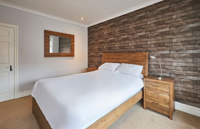 Host Stay Spire View House - Photo 11