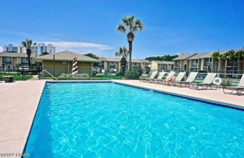 Desirable Pet Friendly Resort, 3 minute walk to the Beach, Beachside Pool & Restaurant Message for Snow Bird Rates - Photo 22