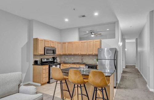Stylish Condo • Walk to Theaters • Parking - Foto 6