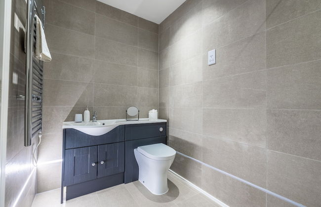 Stunning 2-bed Apartment in Camberley - Foto 31