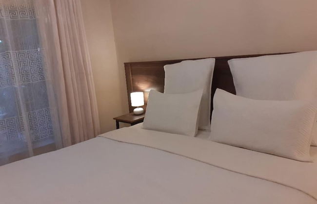 Charming 6-bed House With Swimming Pool in Harare - Foto 16