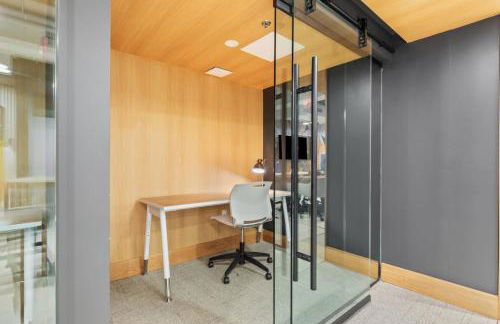 The Lexington - Serene Apartment, 5 min to DC with Free Parking and Metro - Foto 17