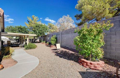 Cozy Getaway with King Bed, BBQ & Spacious Backyard - Photo 10