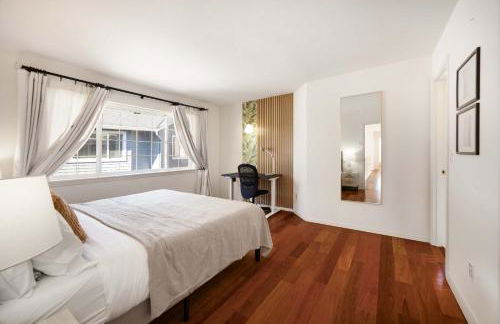 Kirkland Elegant 4B 2 5B Family Retreat with Designer Decor - Photo 17