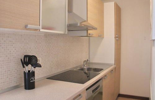 The Painter's Nest with Private Lake Garden - Photo 8