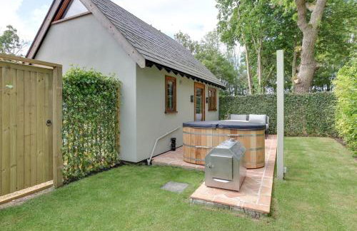 Beech Cottage - one bedroom retreat with hot tub - Foto 11