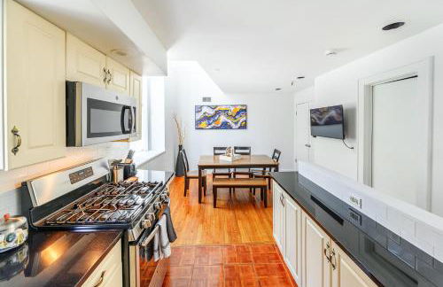 Modern 3BR Townhouse with Private Rooftop & Parking Minutes to NYC - Foto 35