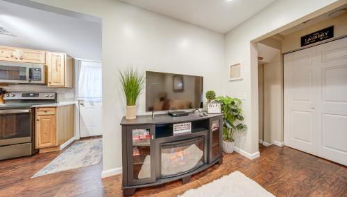 Walk to GOTL strip! Family cottage with laundry - Foto 3