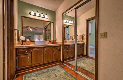 Lovely Lady Lake Home with Resort Amenities and Lanai! - Foto 15