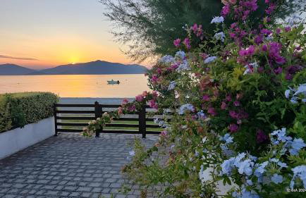 Seafront Villa Christina - Photo 14