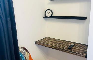 Perfect 1 Bed Apartment - Central with Parking, WiFi, TV, Desk - Foto 24