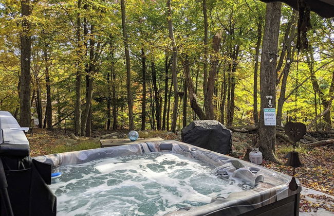 Harmony Cottage by Avantstay Lake Access, Hot Tub, Fire Pit, & Game Room - Foto 1