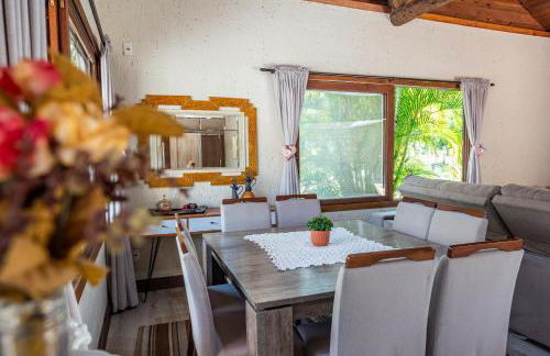 Casa Rústica com Piscina Privativa, Banheira de Hidromassagem, Ar-Condicionado, Pet friendly - Refúgio na Natureza a 5 Minutos do Centro de Imbituba, Perfeita para Famílias e Grupos - Photo 35