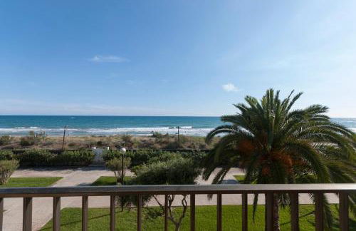 LETS HOLIDAYS Beach front apartment in Gavà Mar, Pine Beach - Photo 34