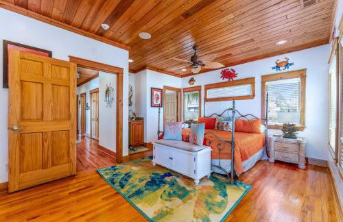 Riverfront Carrabelle Home with Furnished Patio! - Foto 15