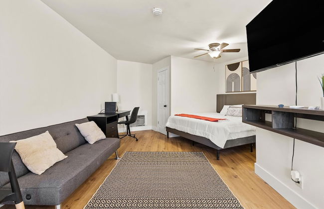 Spacious Studio Apt - Near Merrimack Park - Foto 1