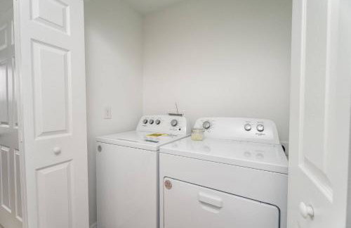 Stylish & Chic 2BR Townhome | Close 2 Bch. - Foto 9