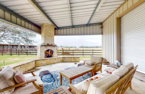 Blessing Farmhouse w/ Farm Views & Outdoor Living - Foto 2