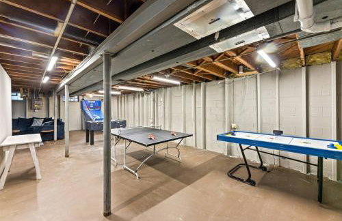 Brew City Game Room Fenced Yard 2 king beds - Foto 90