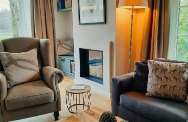 Forestry Chic Flat With Lake And Forest View - Photo 5
