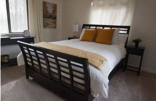 Chic Country Home in the Woods with Hot Tub - Foto 20