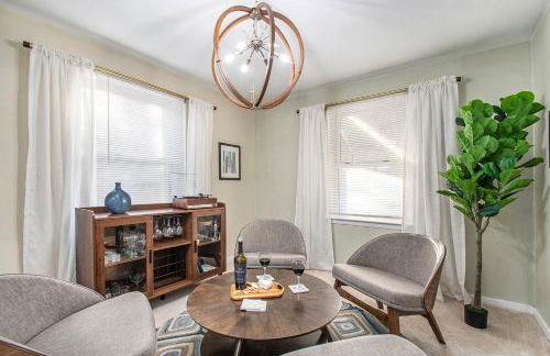 Tahanan - Cozy 4BD Near Downtown & UND - Gameroom - Foto 16