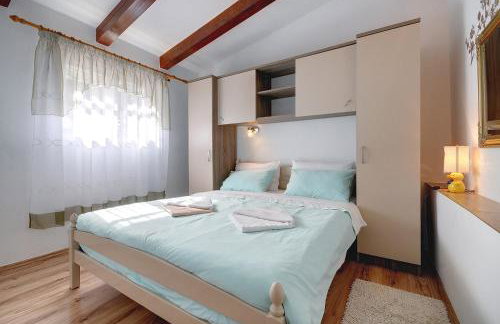 Preiswerte und schöne Ferienwohnung mit Pool, WLAN, Terrasse und Grill - Foto 8