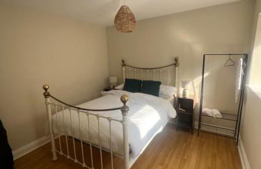 Open plan flat with large garden close to beach - Photo 5