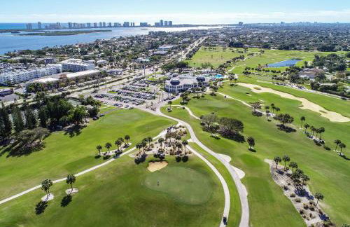 1926 Mediterranean Home with Heated Pool Sleeps 12 - Foto 6