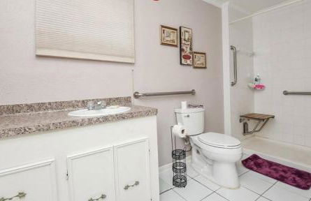 1700 SQFT Baytown Comfy Corporate Budget Oasis - Foto 7