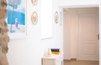 Villa Pietra- Modern rustic poolside oasis - Photo 22