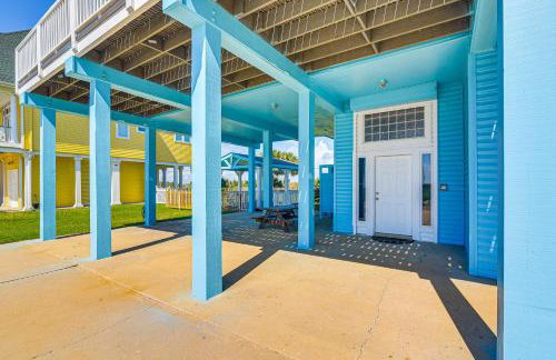 Walk to Beach Home with 2 Decks in Galveston! - Foto 26