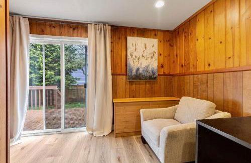 Spacious Mid Century Modern Sunroom Rambler - Foto 26