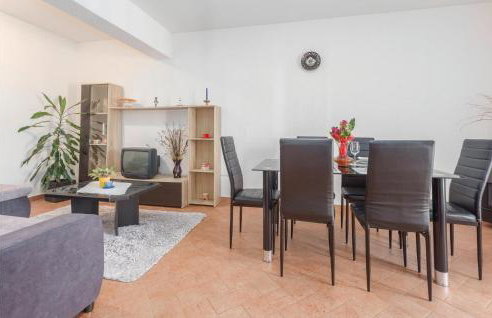 Two-Bedroom Apartment In Radmani - Photo 13