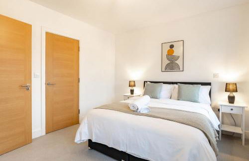 Heathrow House with Parking - Sleeps 5 near M25, Virginia Water, Thorpe Park & Legoland, Mid To Long Term Bookings Welcome - Foto 17