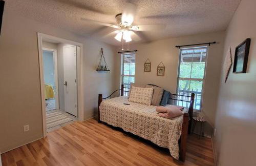 Gigi's Spacious Lakefront with Boat Ramp Access!! Newly Remodeled, Sleeps 8! - Foto 6