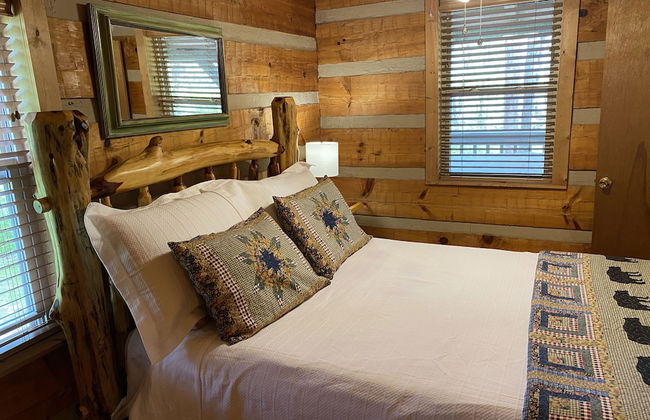 Sweet - 2 Bedrooms, 2 Baths, Sleeps 6 Cabin by RedAwning - Foto 3