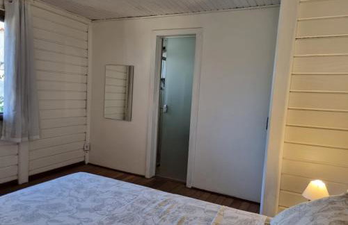 Casa 4 dorms 2 suites - localização perfeita no centrinho e rodeada de natureza - Foto 15