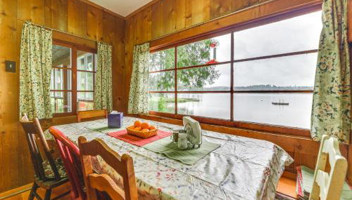 Waterfront Grapeview Escape w/ Boat Dock & Views! - Foto 3