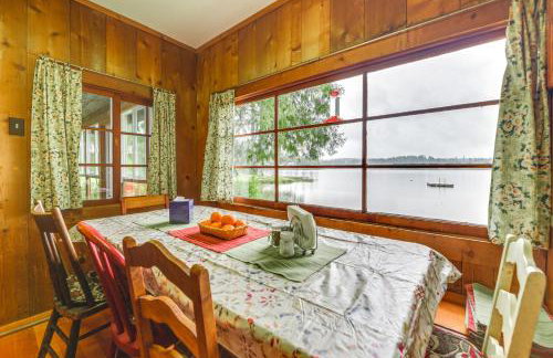 Waterfront Grapeview Escape w/ Boat Dock & Views! - Foto 3