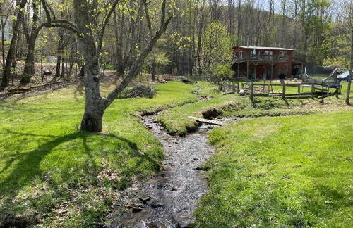 Creekside Getaway - King Bed - Full Kitchen - Foto 36